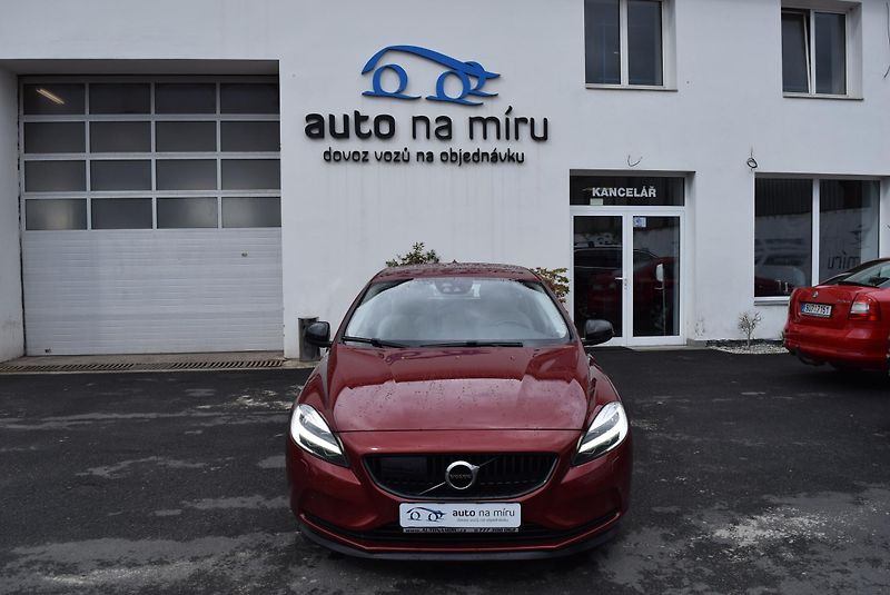 Volvo V40 (2016) 2.0i T2 90kw INSCRIPTION MANUÁ - fotka 3 z 48