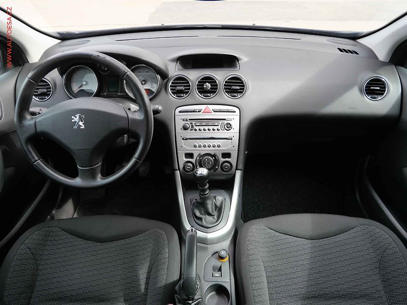 Peugeot 308 (2008) 1.6 HDi, Panorama - fotka 8 z 16