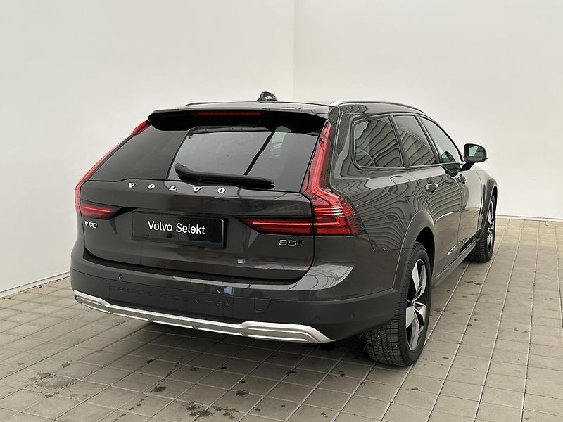 Volvo V90 2.0  B5 4x4 Cross Country Plus - fotka 5 z 30