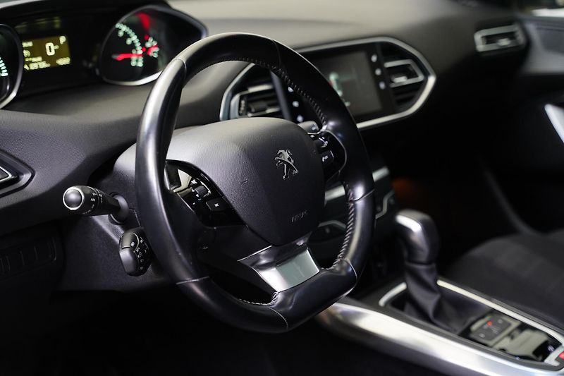 Peugeot 308 - fotka 14 z 24