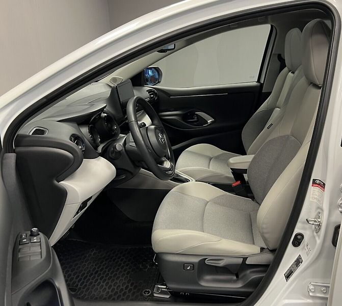 Toyota Yaris 1.5 Hybrid AT EXECUTIVE SMART - fotka 10 z 19