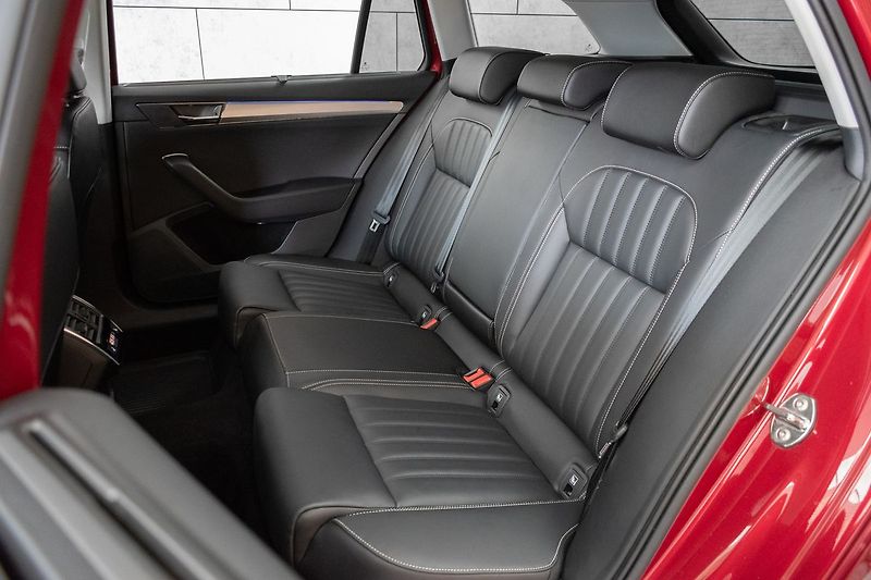 Škoda Superb 2.0TDI L&K*4xVÝHŘEV*DPH*ČR 1.M - fotka 15 z 49