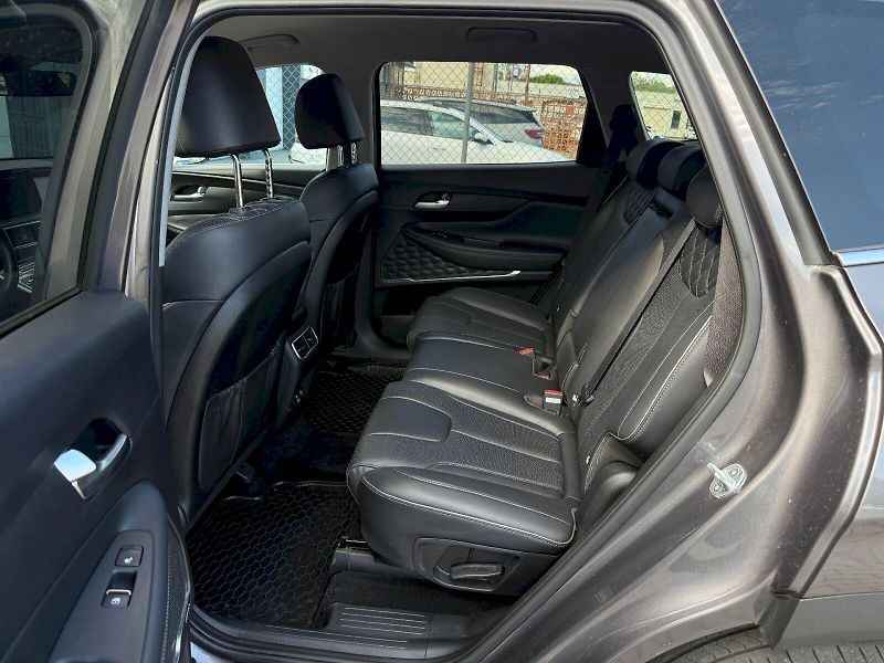 Hyundai Santa Fe (2023) 2.2 CRDi 142 kW 4x4 - fotka 8 z 22