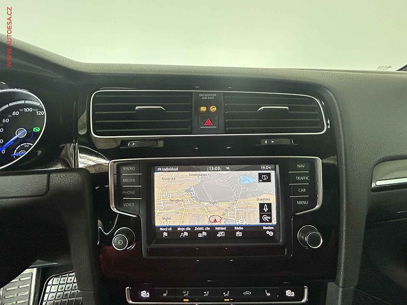 Volkswagen Golf (2016) 2.0 TSI 4x4, ČR, DSG, STK8 - fotka 16 z 19