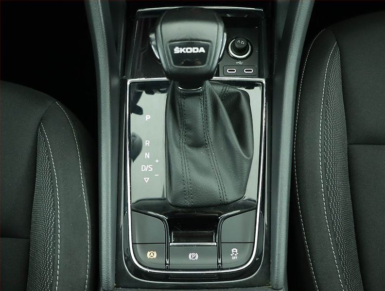 Škoda Karoq (2023) Ambition 1.5 TSI - fotka 13 z 17