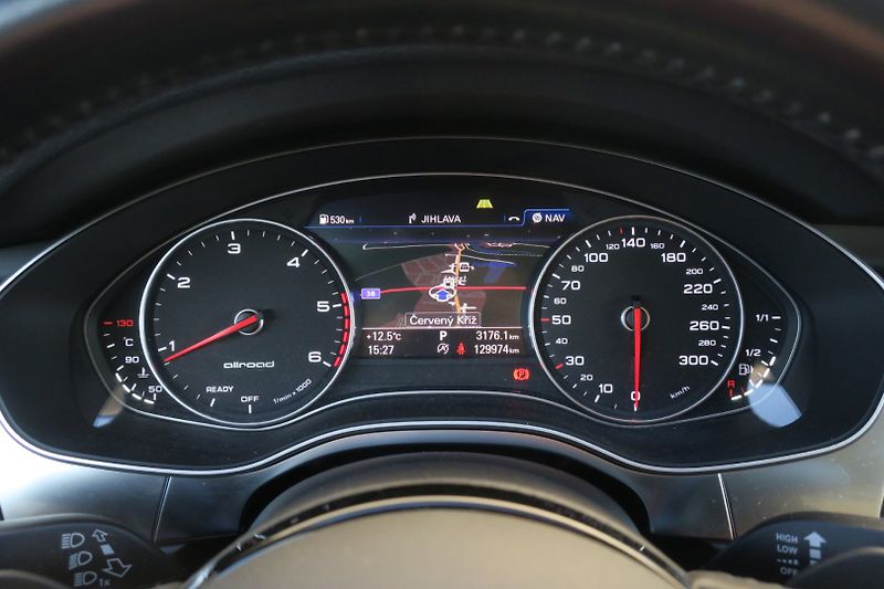 Audi A6 Allroad 3.0TDI 200kW Quat. Stronic ČR - fotka 22 z 50