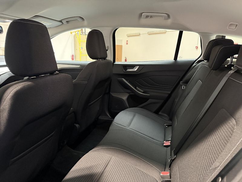 Ford Focus 1.0 EcoBoost mHEV 114kW Titani - fotka 10 z 12