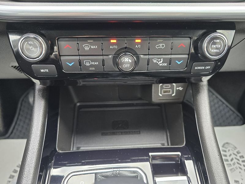 Jeep Compass 110kW LIMITED KAMERA+NAVI - fotka 13 z 44