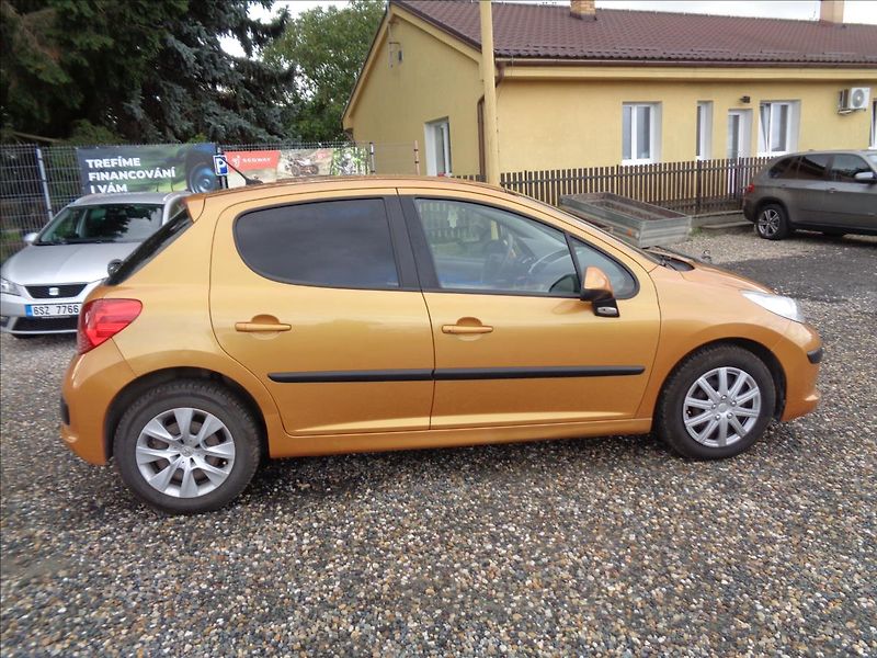Peugeot 207 1,4 - fotka 8 z 18