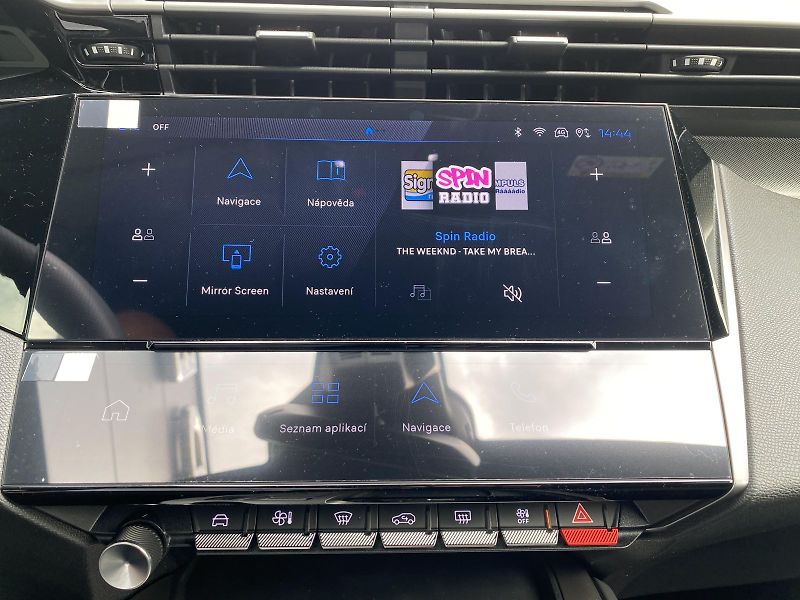 Peugeot 408 (2026) GT Plug-in HYBRID 240 e-DCS7 - fotka 16 z 23