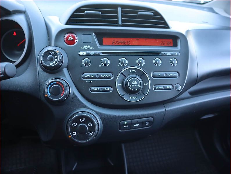 Honda Jazz (2014) 1.2 i-VTEC, Serv.kniha - fotka 12 z 15