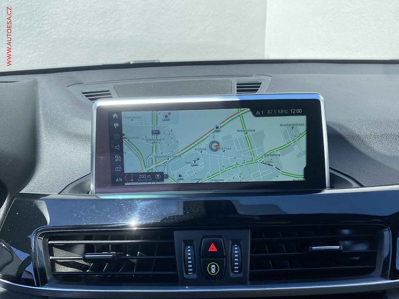BMW X1 (2018) 2.0 D xDrive 20d, ČR, M - fotka 20 z 24