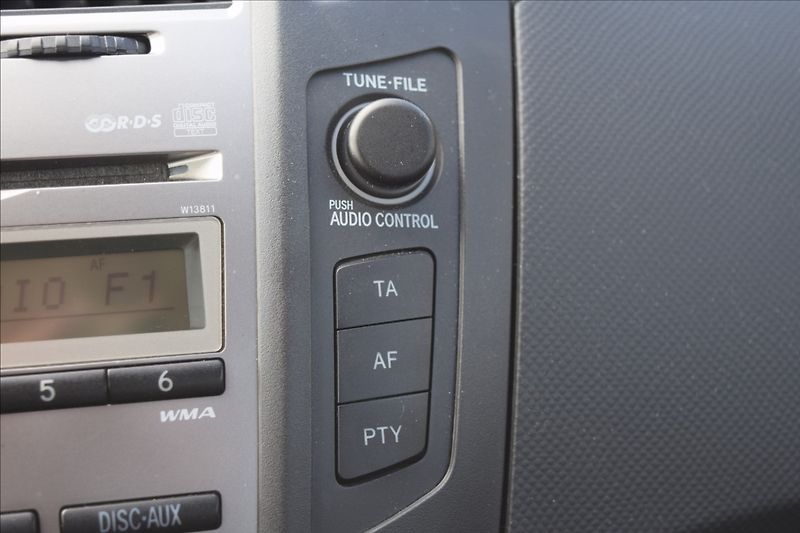 Toyota Yaris 1,0 i 51KW ZAD. PARK. SENZORY - fotka 29 z 40