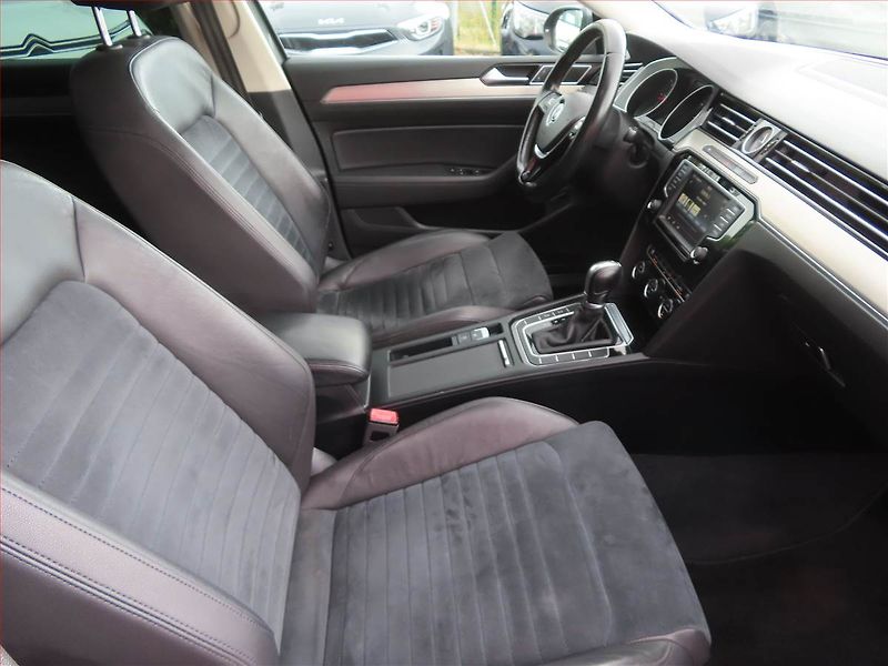 Volkswagen Passat (2015) 2.0 TDI, Automat, Kůže, Navi - fotka 9 z 21