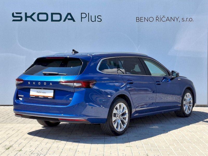 Škoda Superb (2025) Combi iV L&K DSG 1,5TSi 150kW - fotka 2 z 35