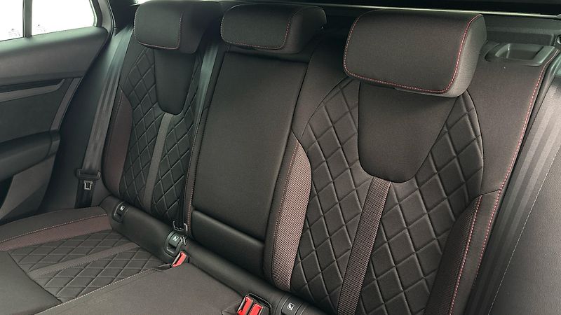 Škoda Octavia 2.0 TDI DSG 4x4 RS Combi - fotka 16 z 27