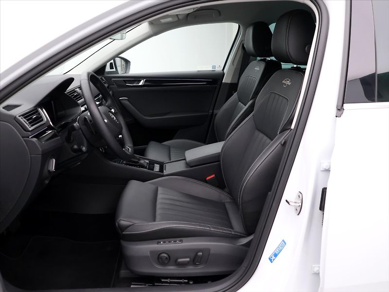 Škoda Superb 2,0 TDI 147kW DSG 4x4 L&K DPH - fotka 12 z 44