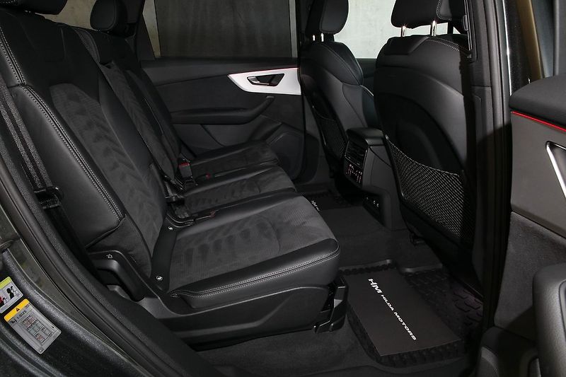 Audi Q7 3.0TDI 210kW S-Line 7míst Weba - fotka 14 z 42