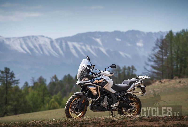 CFMOTO (2026) 700 MT Adventure, demo - fotka 7 z 11