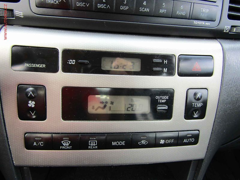 Toyota Corolla (2006) 2.0 D-4D, AC, park.čidla - fotka 17 z 18