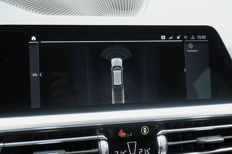 BMW Řada 3 330e xDrive, ACC, Tažné - fotka 26 z 39