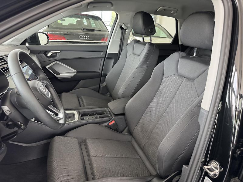 Audi Q3 (2025) 40TDi AUT QUATTRO LED NAVI ACC - fotka 16 z 34
