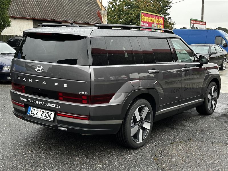 Hyundai Santa Fe 1,6 PHEV STYLE PREMIUM 4X4 - fotka 6 z 15