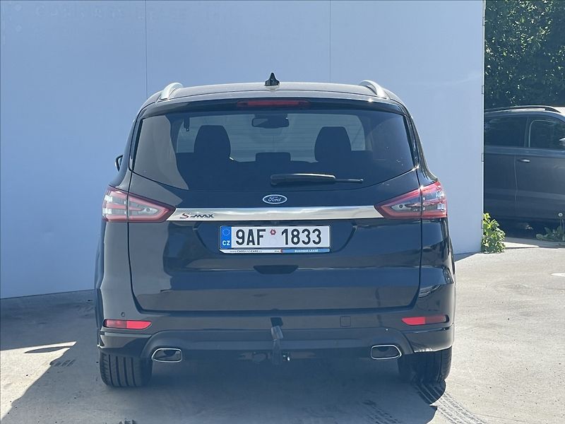 Ford S-MAX 2,0 EcoBlue AWD A8 Titanium TZ - fotka 23 z 24