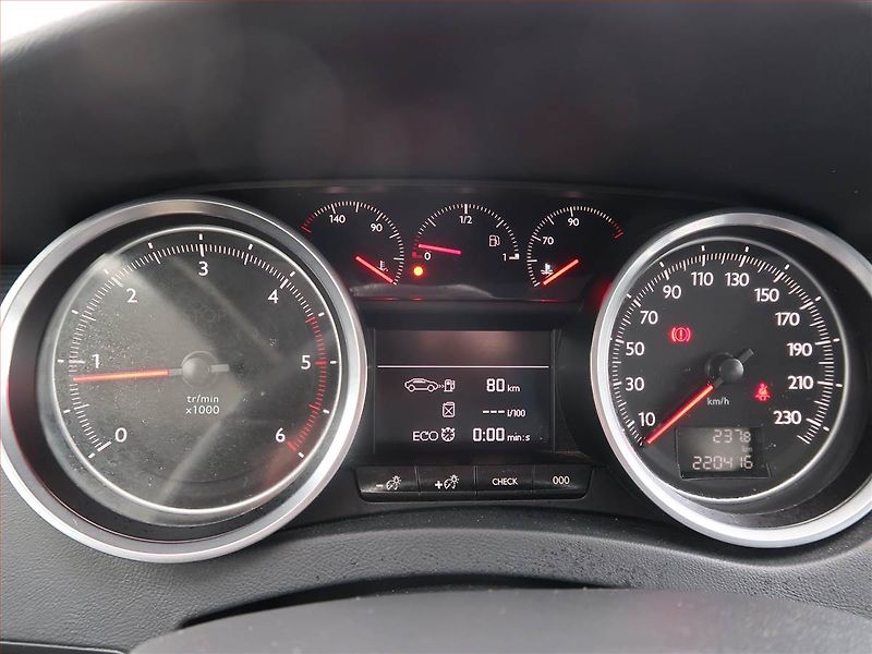 Peugeot 508 (2016) 2.0 BlueHDi, Navi, Tempomat - fotka 11 z 17
