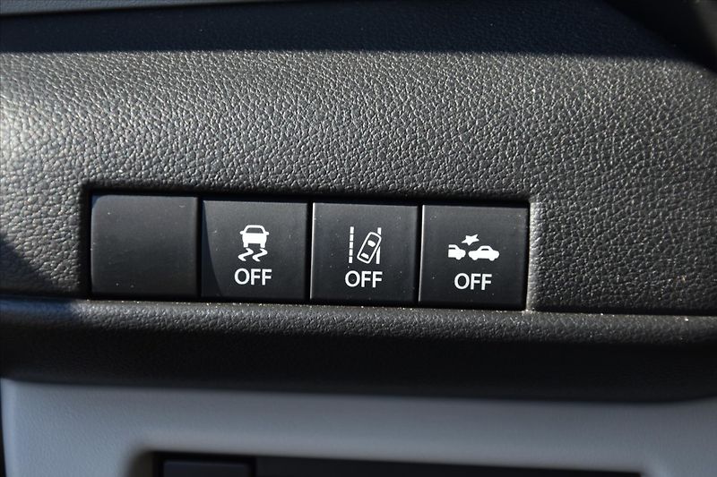 Suzuki Swift 1.2 PREMIUM HYBRID ZÁRUKA 2/30 - fotka 24 z 27
