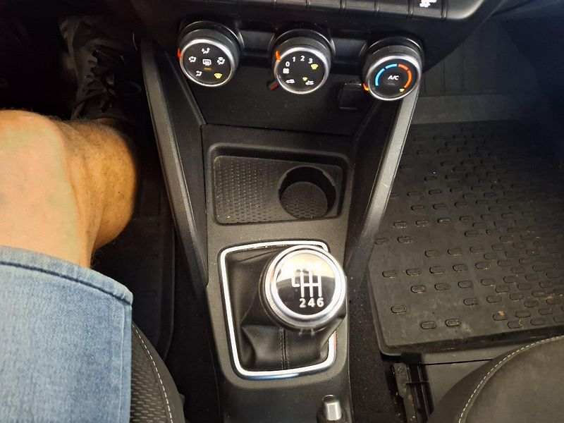 Dacia Duster 1,6 4WD 2BH4641 - fotka 29 z 32