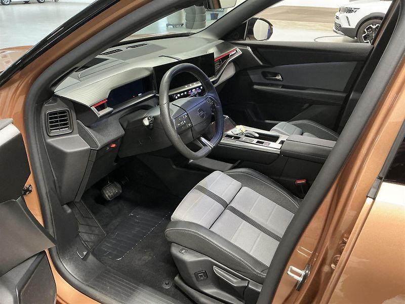 Opel Grandland Electric GS Pano HuD 360 - fotka 8 z 17
