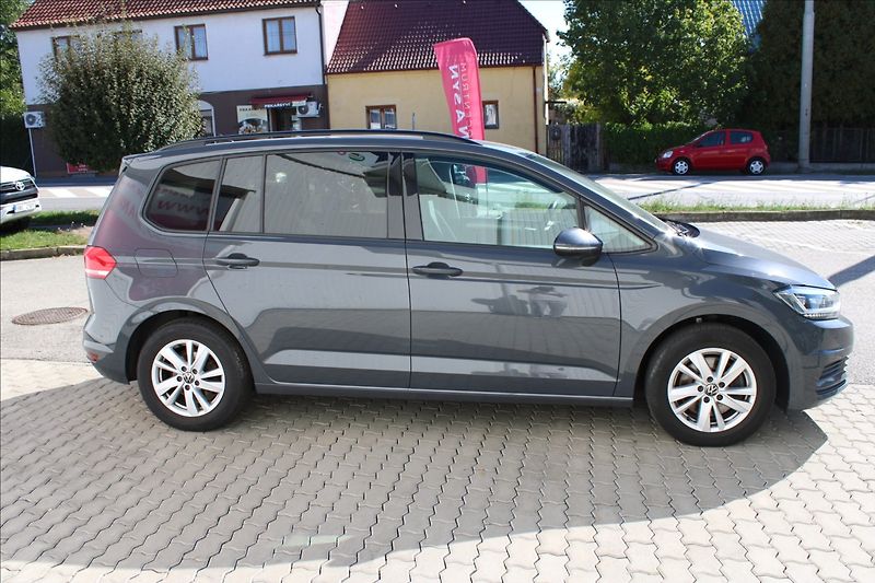 Volkswagen Touran 1,5 TSI DSG LED - fotka 3 z 4