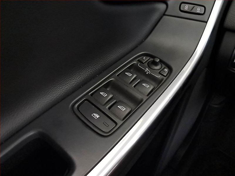 Volvo XC60 (2016) D4, 4X4, Automat, Serv.kniha - fotka 23 z 24