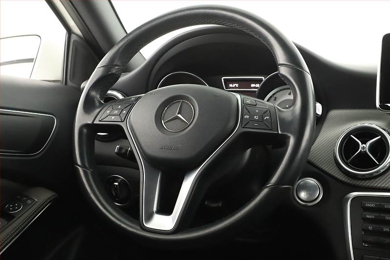 Mercedes-Benz GLA (2016) 200 CDI 4MATIC - fotka 14 z 17