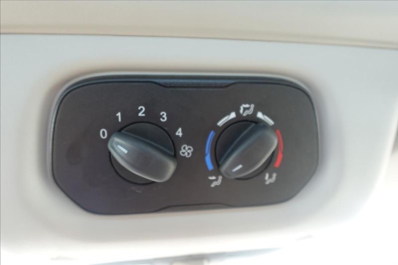 Ford Transit 2,2 TDCi  L2H2 9MÍST BUS KLIMA - fotka 29 z 30
