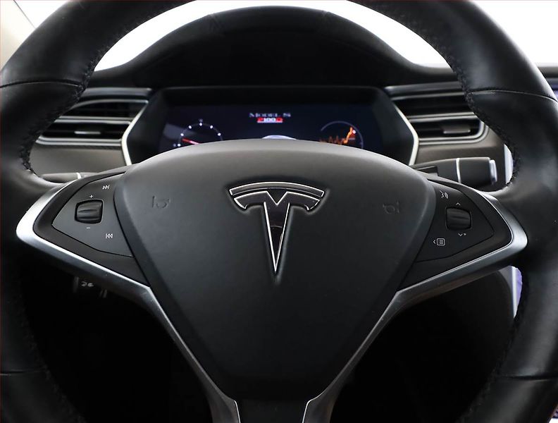 Tesla Model S (2017) 100D, SoH 93% - fotka 8 z 21