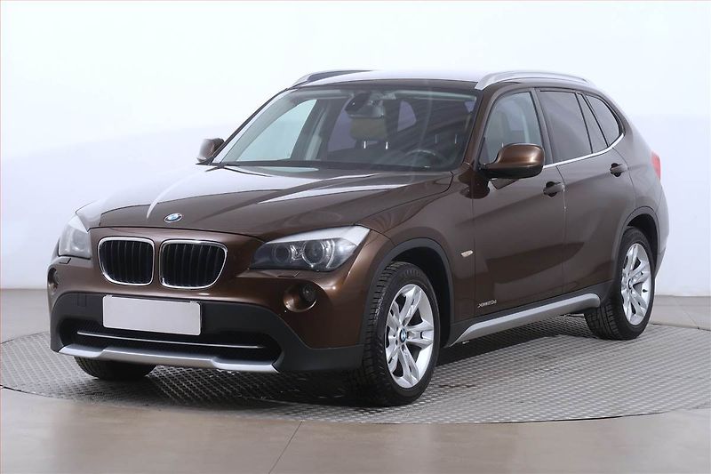 BMW X1 (2012) xLine xDrive20d, 4X4, Automat - fotka 2 z 17