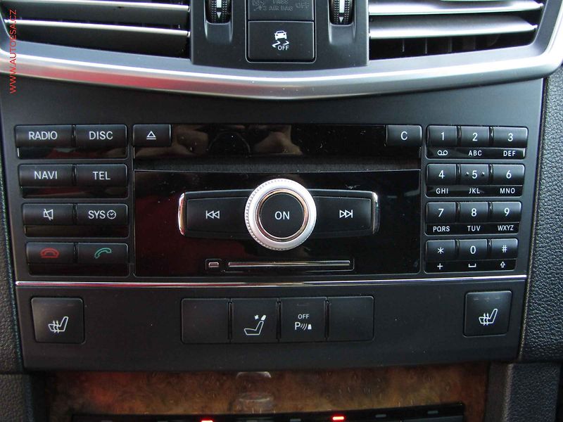 Mercedes-Benz Třídy E (2010) 3.0 CDi E 350 4Matic, ČR - fotka 18 z 24