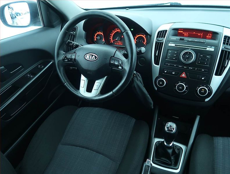 Kia Ceed (2011) 1.6 CVVT, ČR,1.maj, Serv.kniha - fotka 7 z 16