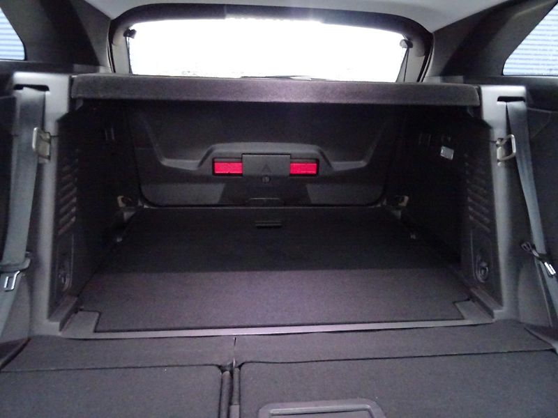 Peugeot 3008 (2022) ALLURE 1.5 BHDi S&S 130k EAT8 - fotka 25 z 73