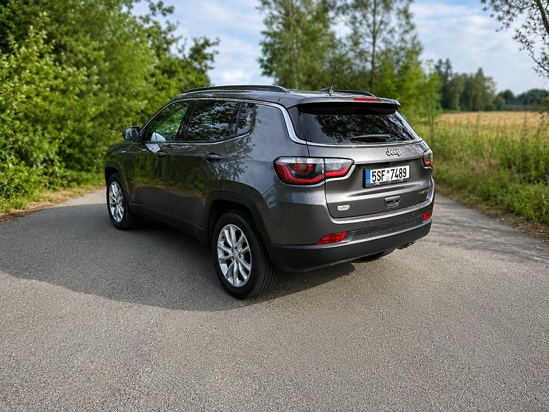 Jeep Compass (2021) 1.3 Turbo 110kW aut. Limited - fotka 4 z 14