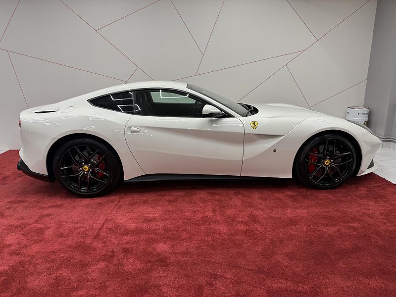 Ferrari F12 Berlinetta (2014) F12 LIFT*DISPALY*CAMERA*CARBON - fotka 5 z 12