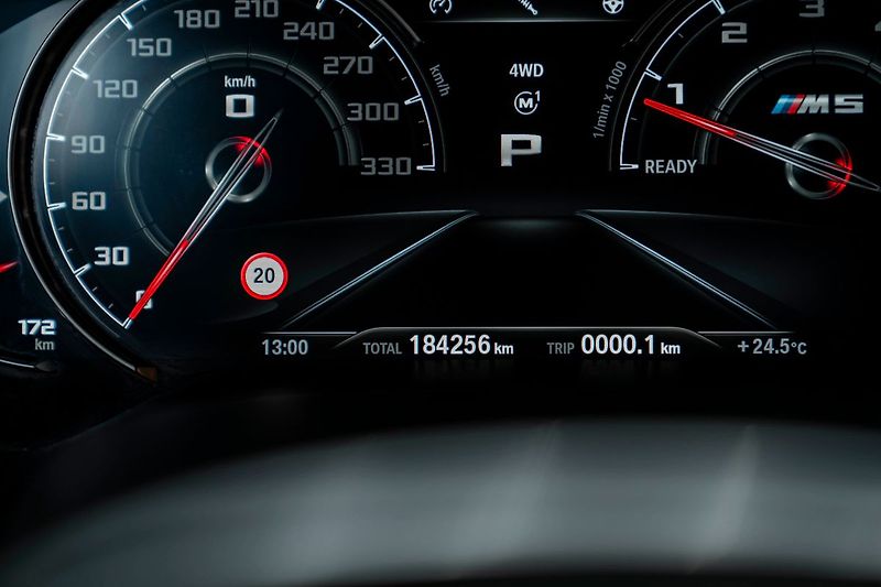 BMW M5 - fotka 7 z 27