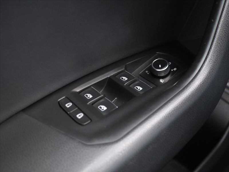 Volkswagen Touareg 3,0 V6TDI 170kW Aut.klima Tažn - fotka 16 z 30
