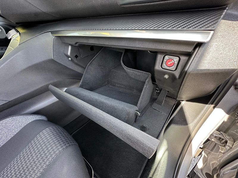 Peugeot 3008 (2018) 1.2/96kW *2.Maj *   - fotka 23 z 42