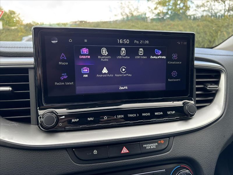 Kia Ceed 1,5 TGDi 118kW TOP ZÁRUKA NAVI - fotka 22 z 40