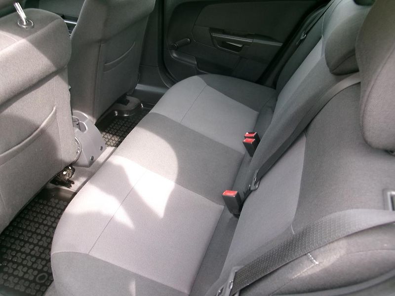 Opel Astra (2012) 1.6i KOUPENO ČR, 96 000 KM - fotka 7 z 10