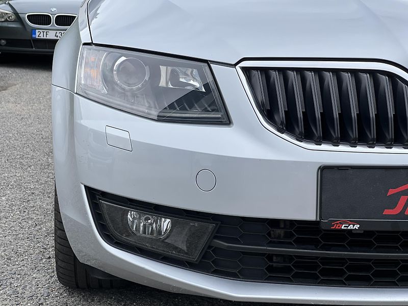 Škoda Octavia 1.6TDi 81kw KLIMA TEMPOMAT ALU - fotka 37 z 42