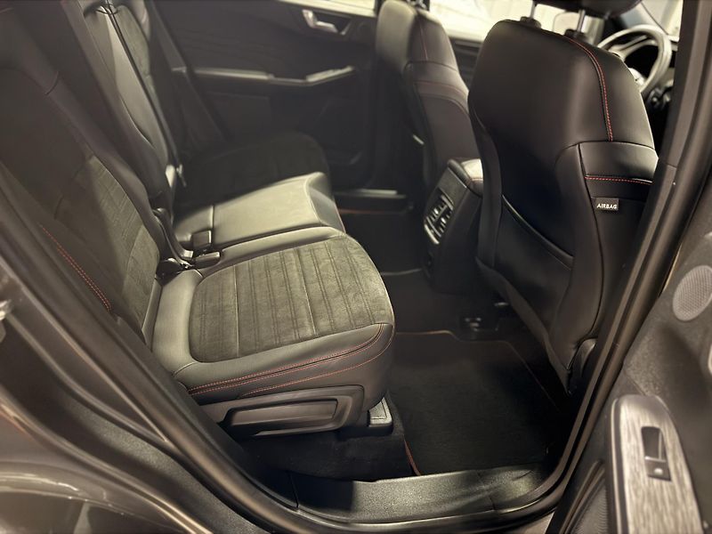 Ford Kuga (2023) 2.5i,HEV, ST-LINE, 4X4,ZÁRUKA - fotka 21 z 39